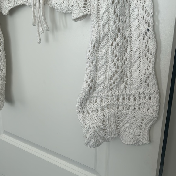 NWOT LACE CROP SWEATER - Picture 2 of 4